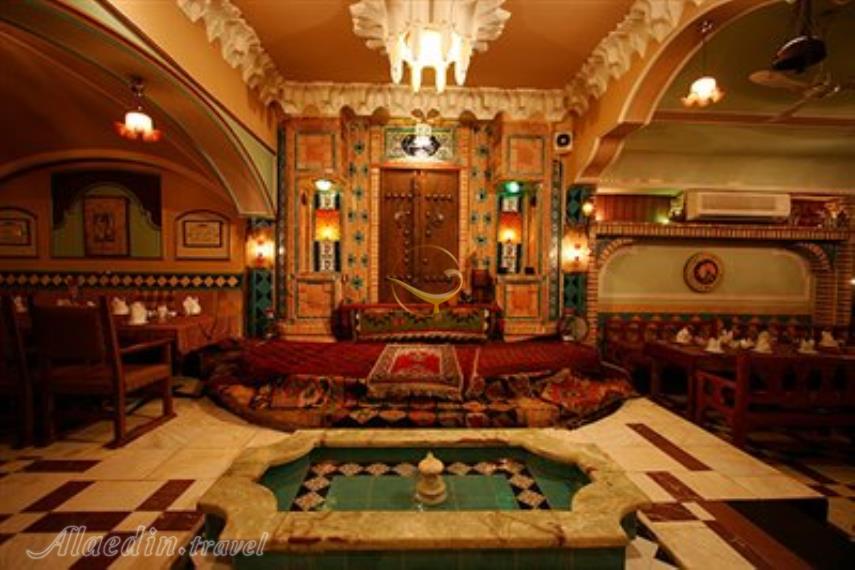 رستوران عالی قاپو تهران