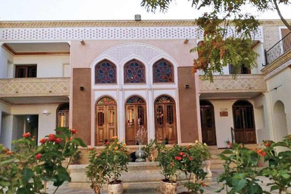 رستوران عمارت بادگیر سمنان | علاءالدین تراول