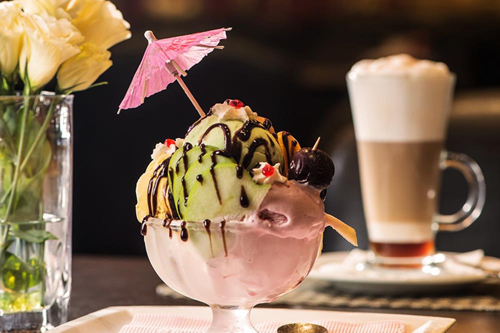 کافه ایتالیایی پرسیت هتل پارسیان آزادی | علاءالدین تراول