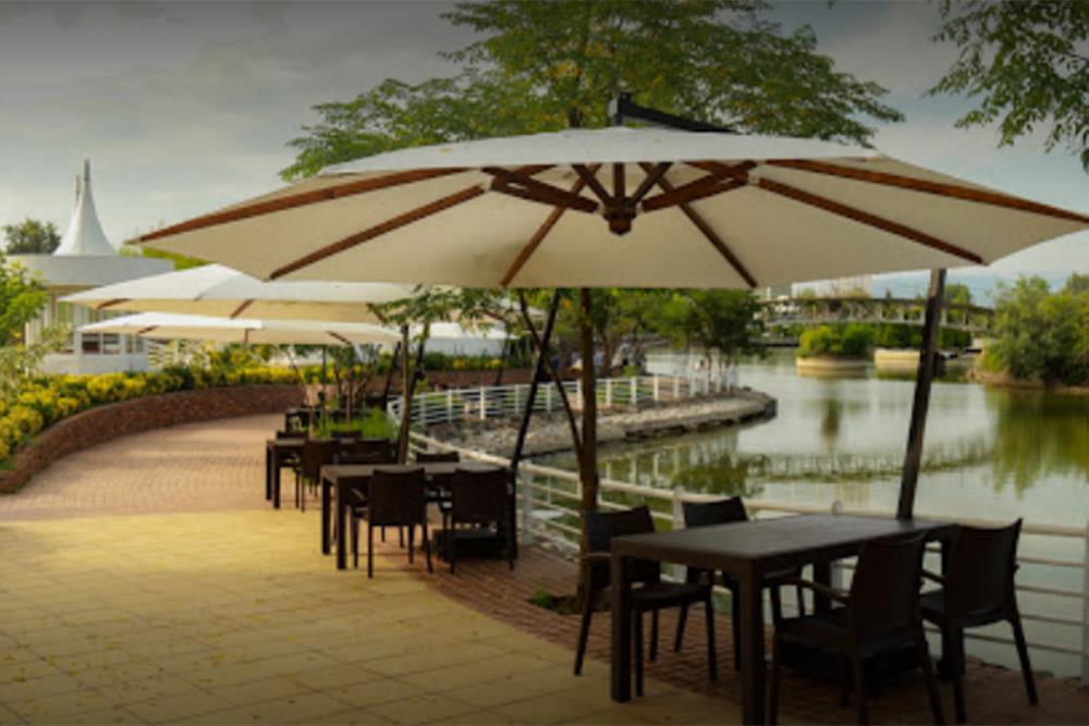 کافه باغچه هتل ستاره دریا چمخاله | علاءالدین تراول