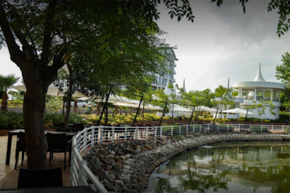 کافه باغچه هتل ستاره دریا چمخاله | علاءالدین تراول