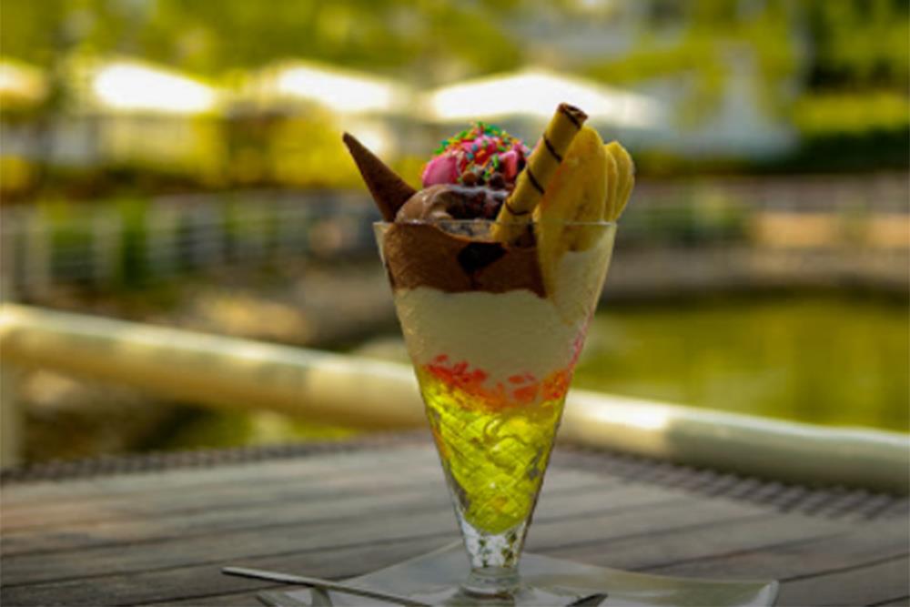 کافه باغچه هتل ستاره دریا چمخاله | علاءالدین تراول