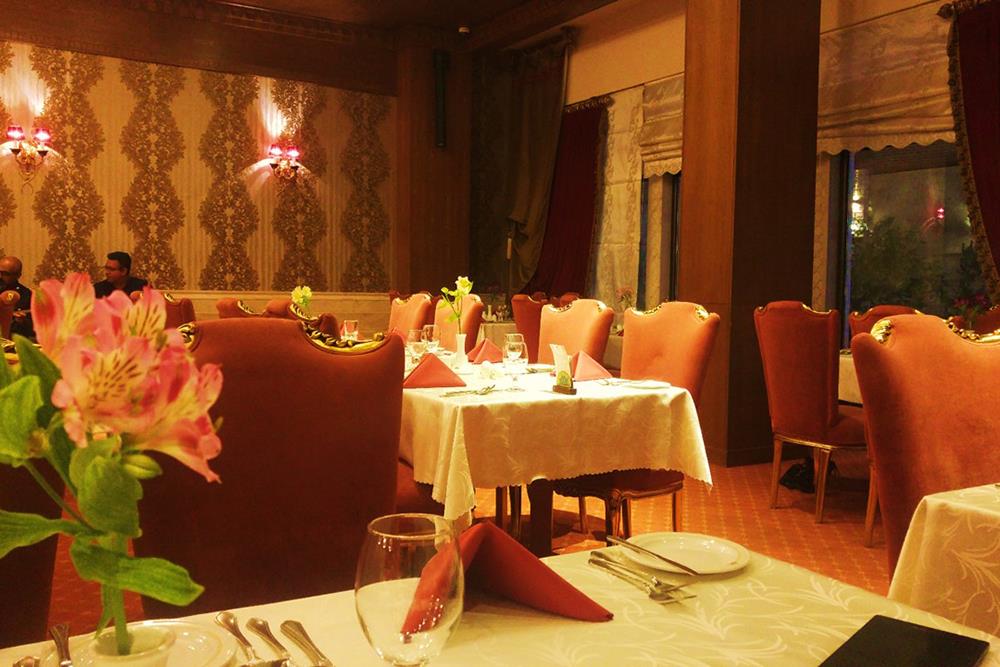 رستوران کلاسیک هتل زندیه شیراز | علاءالدین تراول