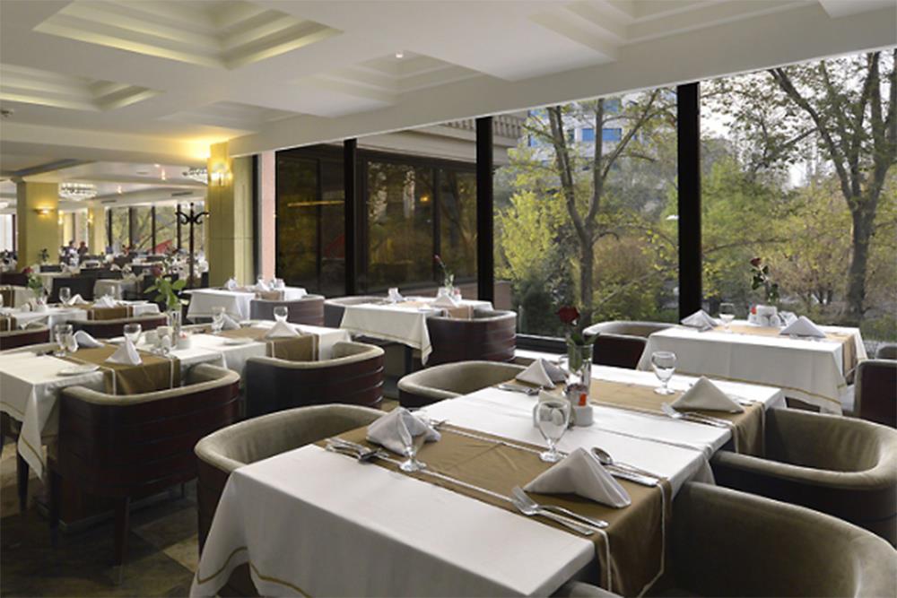 رستوران بلوار 126 هتل اسپیناس بلوار کشاورز | علاءالدین تراول