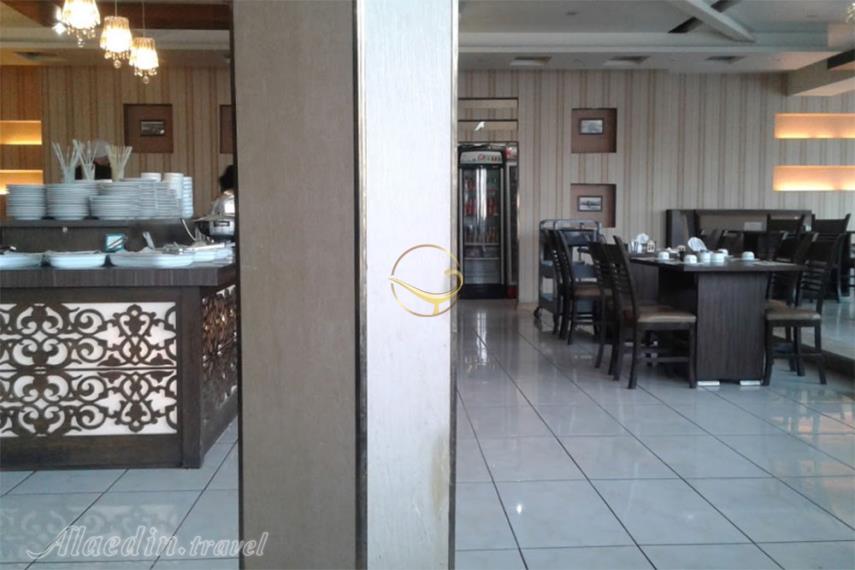 رستوران سی و سه پل هتل پارسیان سوئیت اصفهان | علاءالدین تراول