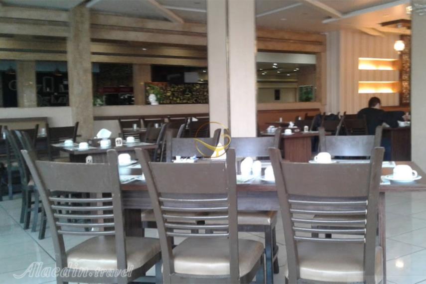 رستوران سی و سه پل هتل پارسیان سوئیت اصفهان | علاءالدین تراول