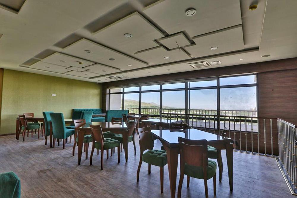 رستوران اصلی هتل کتیبه همدان | علاءالدین تراول