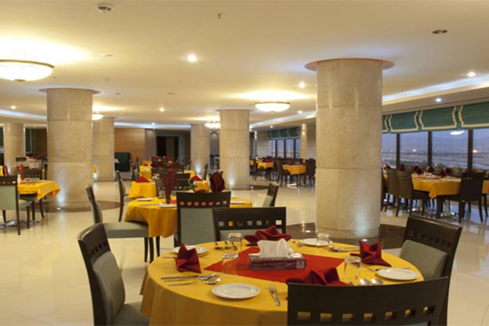 رستوران چشم انداز هتل پارسیان کرمانشاه | علاءالدین تراول