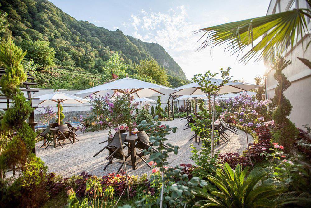 کافه باغ هتل رسپینا لاهیجان | علاءالدین تراول