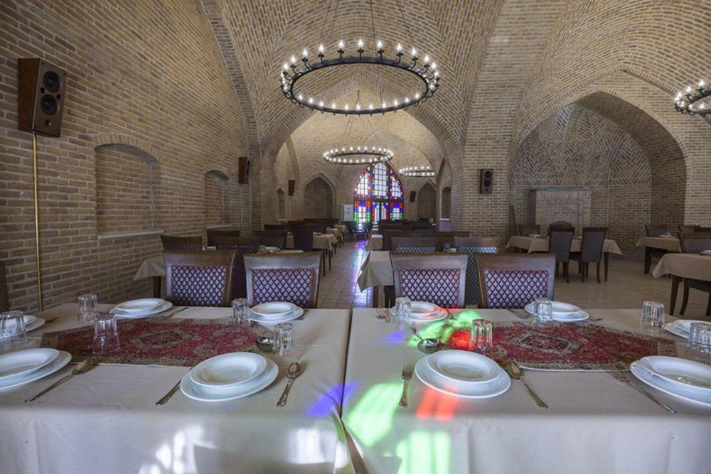 رستوران هتل کاروانسرای یام مرند | علاءالدین تراول