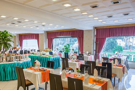 رستوران رز هتل استقلال تهران