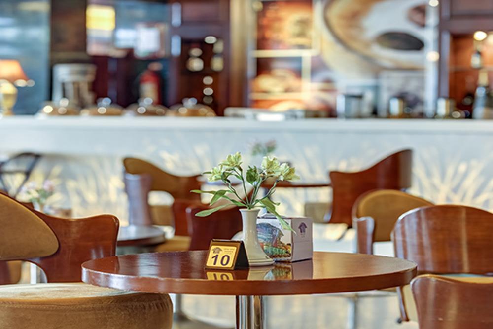 کافی شاپ هتل بزرگ شیراز | علاءالدین تراول