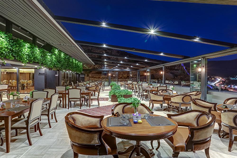 رستوران پانارامیک هتل بزرگ شیراز | علاءالدین تراول