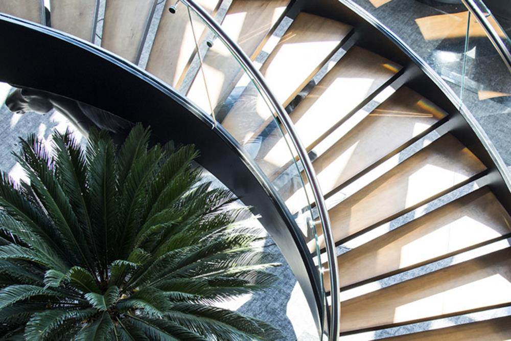 رستوران اسکای لانژ هتل اسپیناس پالاس تهران | علاءالدین تراول