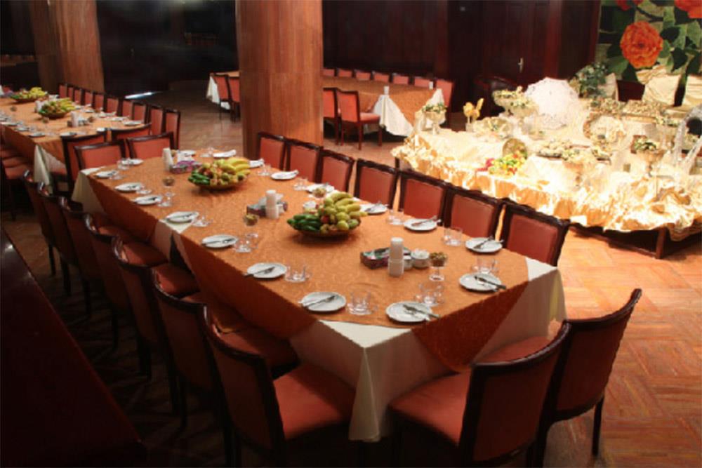 رستوران زمرد هتل پارس ائل گلی تبریز | علاءالدین تراول