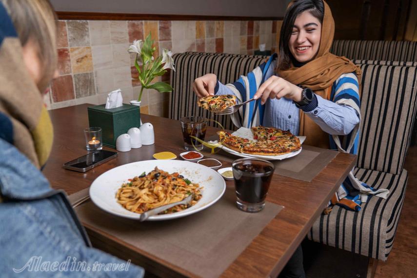 کافی شاپ هتل هویزه تهران | علاءالدین تراول