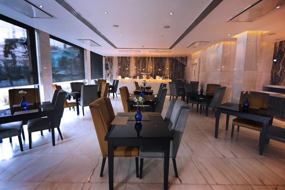 کافی شاپ هتل هویزه تهران | علاءالدین تراول