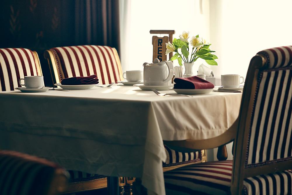 رستوران لاله هتل هویزه تهران | علاءالدین تراول