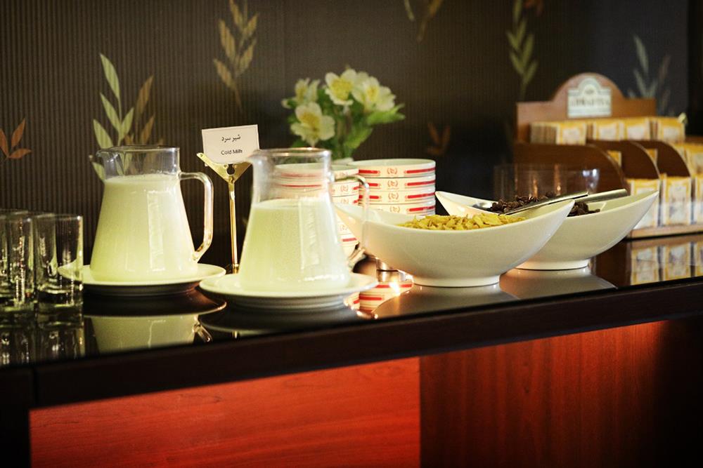 رستوران لاله هتل هویزه تهران | علاءالدین تراول