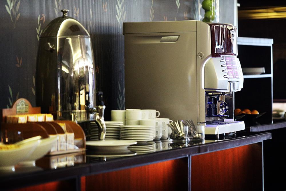 رستوران لاله هتل هویزه تهران | علاءالدین تراول