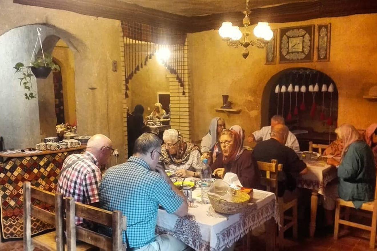 رستوران خوان سرای هوبره پاسارگاد | علاءالدین تراول