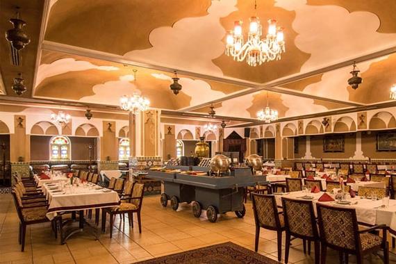 رستوران مانداک هتل اسپیناس بلوار کشاورز