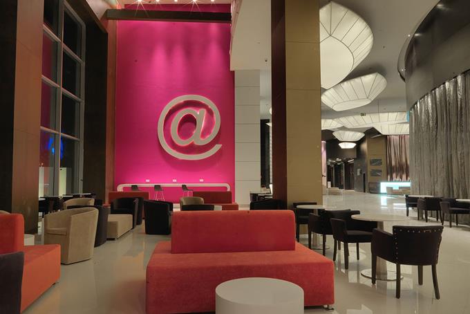 کافی شاپ هتل نووتل تهران