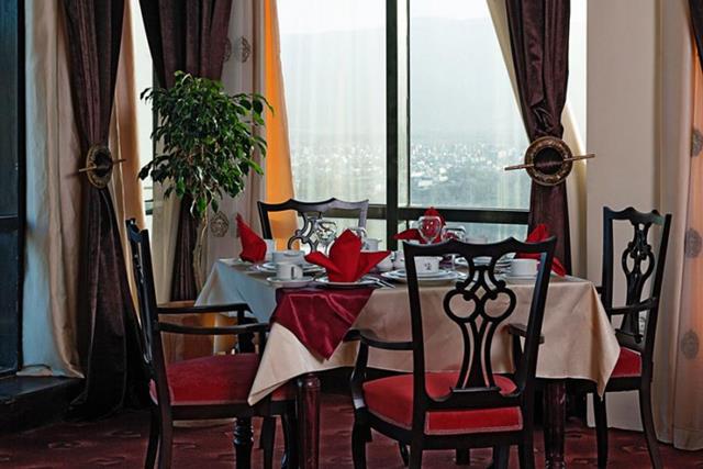 رستوران پانوراما هتل چمران شیراز | علاءالدین تراول