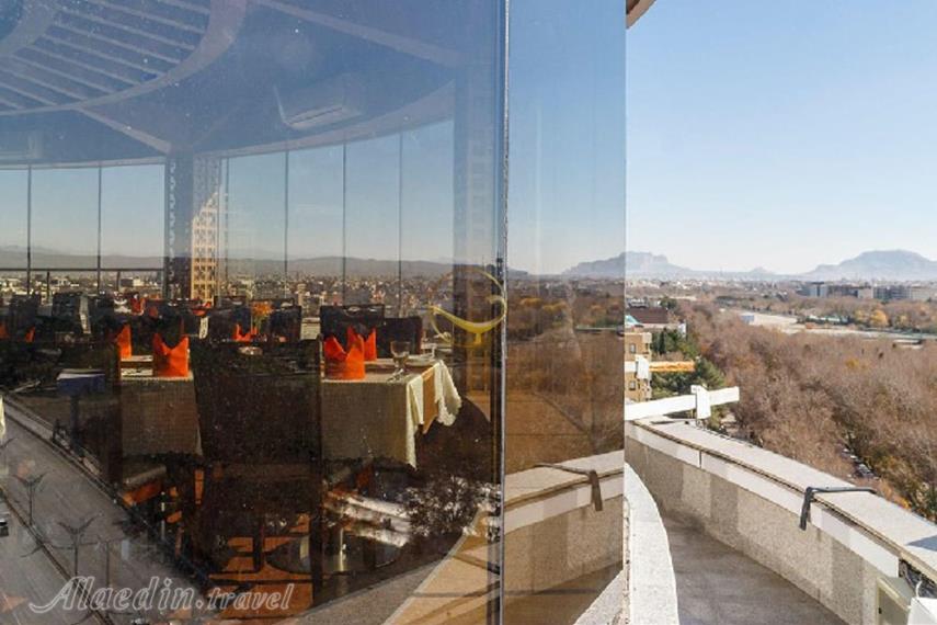 رستوران گردان هتل آسمان اصفهان | علاءالدین تراول