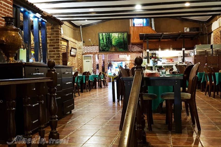 کافه رستوران برگ ریزان بابل