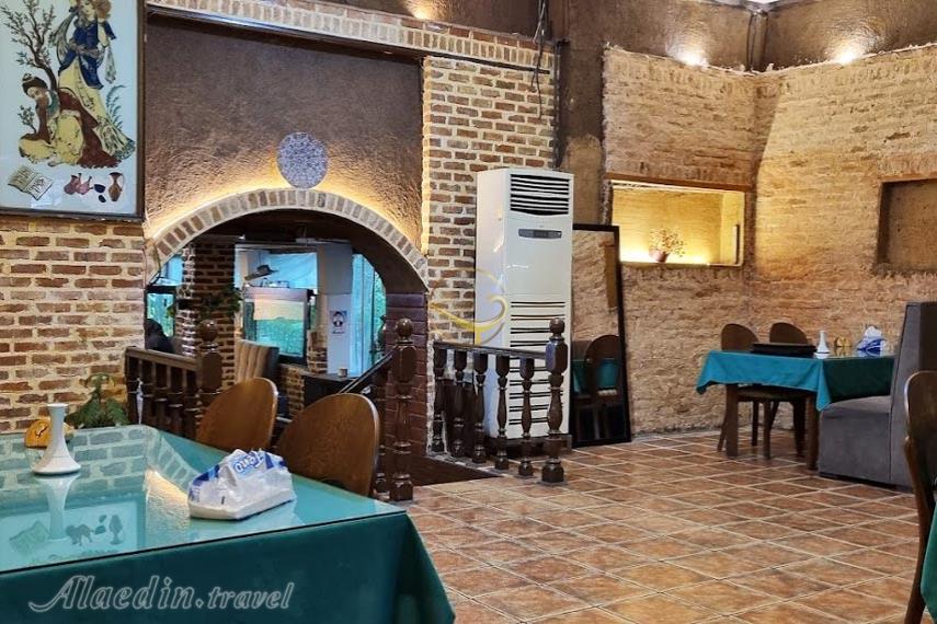 کافه رستوران برگ ریزان بابل