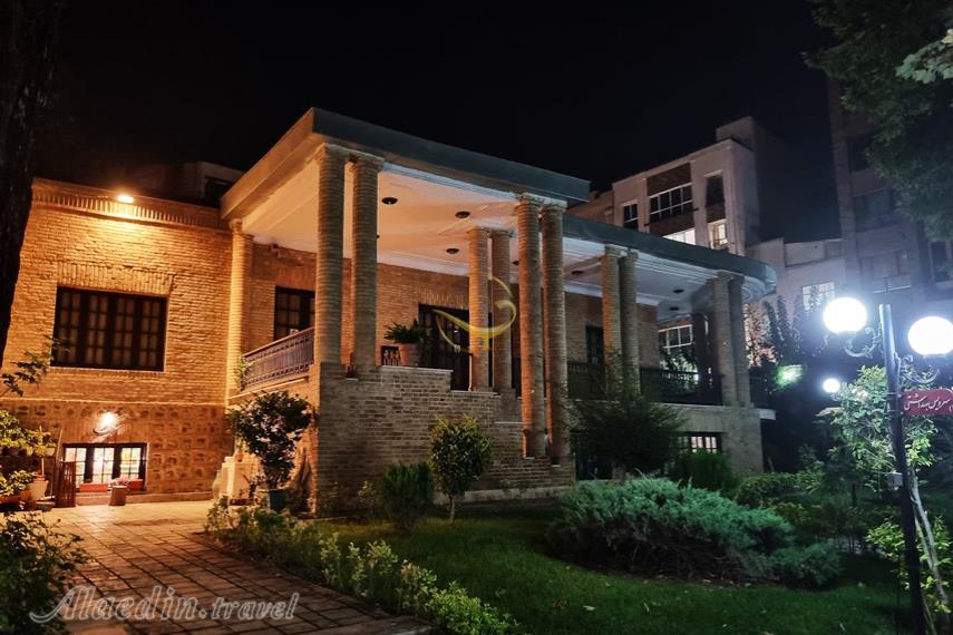 کافه رستوران کاریز