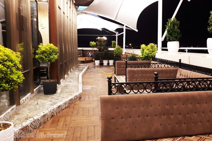 کافه رستوران یوشیتا قم