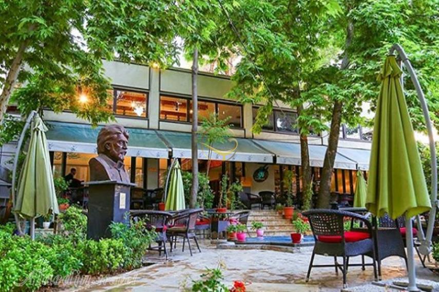 کافه رستوران کاریز تهران