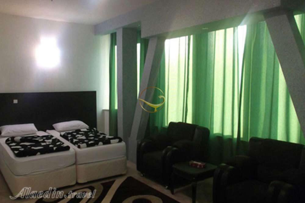 اتاق دو تخته هتل آپارتمان سه ستاره علی سرعین | علاءالدین تراول