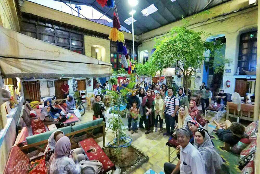 حیاط هتل سنتی 3 ستاره نیایش شیراز | علاءالدین تراول