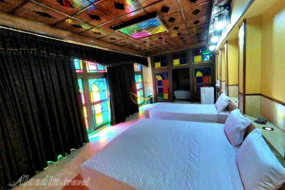 اتاق سه تخته هتل سنتی 3 ستاره نیایش شیراز | علاءالدین تراول