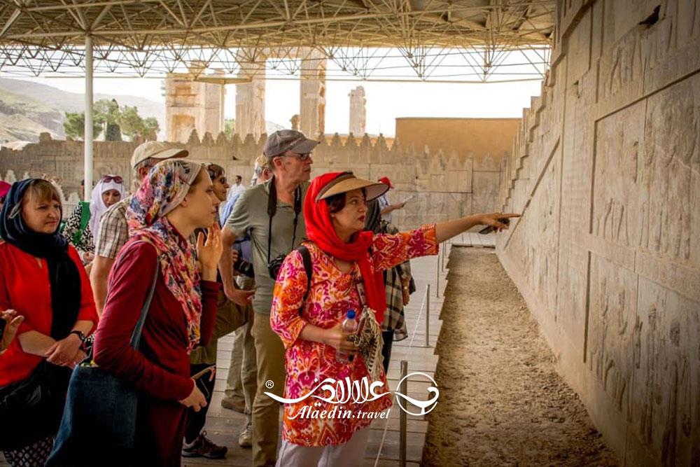 مهرو سامرئی راهنمای تور انگلیسی زبان