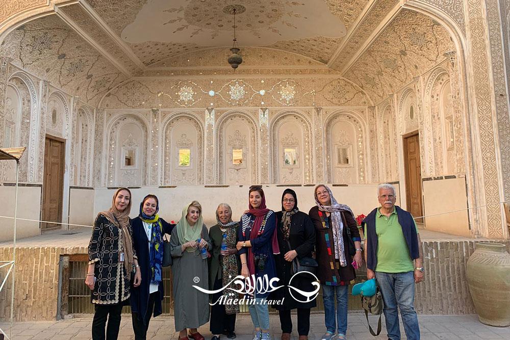 ندا دهقانی راهنمای تور