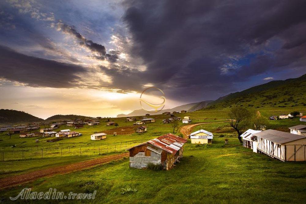 تور جهان نما؛ از تخت میرزا تا برج رادکان