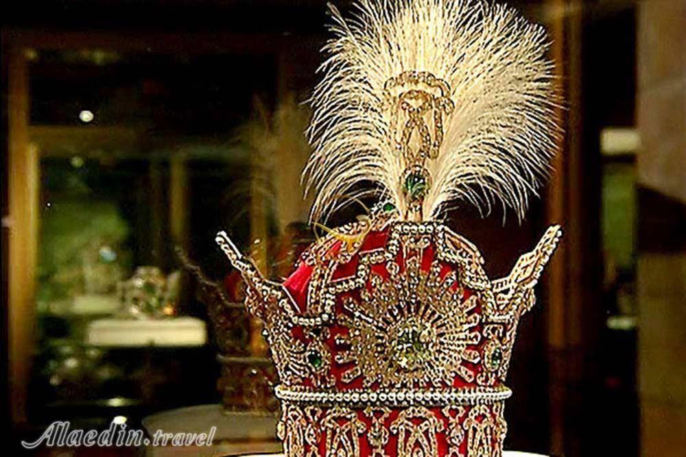 موزه جواهرات سلطنتی در تور تهرانگردی علاءالدین تراول