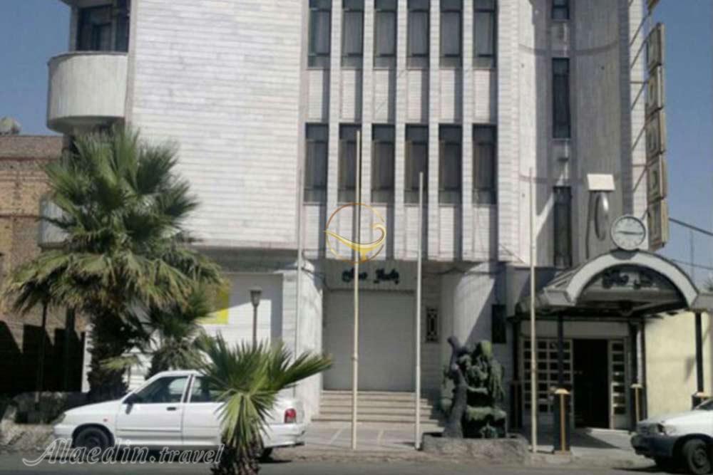 نمای ورودی هتل 2 ستاره صالح زاهدان | علاءالدین تراول